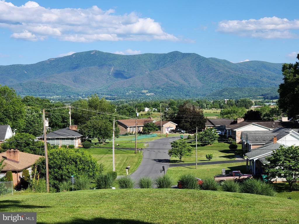 32 Greenfield Road, Luray, VA 22835