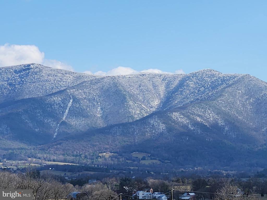 32 Greenfield Road, Luray, VA 22835