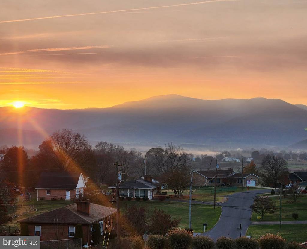 32 Greenfield Road, Luray, VA 22835