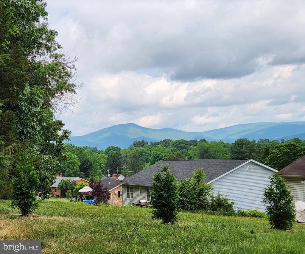 32 Greenfield Road, Luray, VA 22835