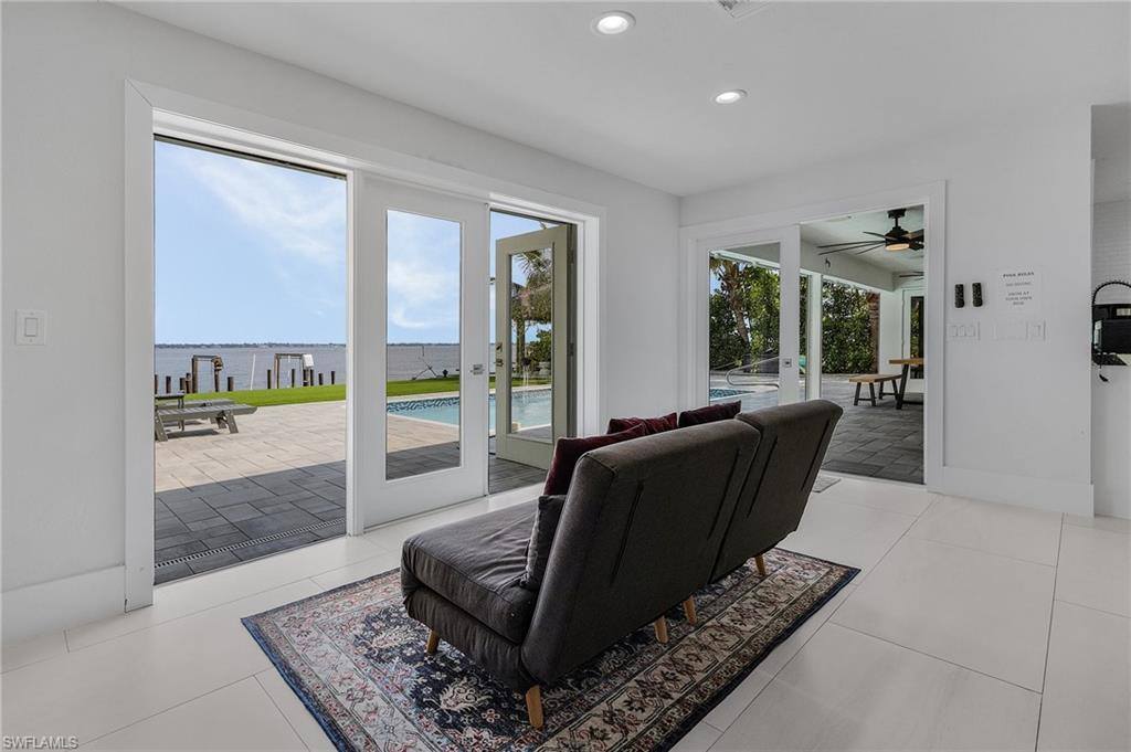 2530 SE 28th St, Cape Coral, FL 33904