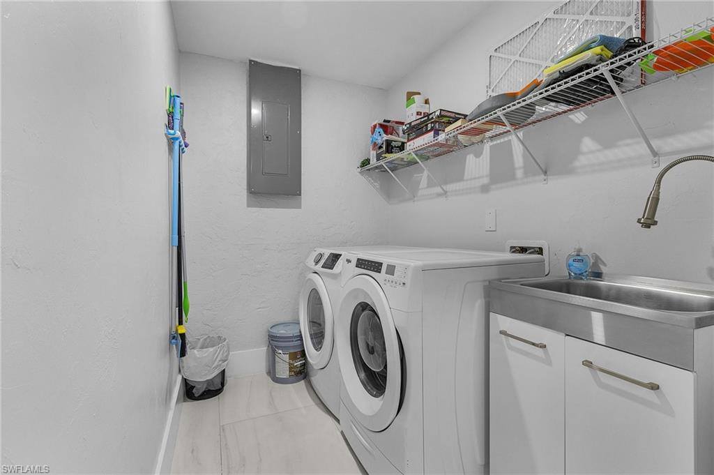 2530 SE 28th St, Cape Coral, FL 33904