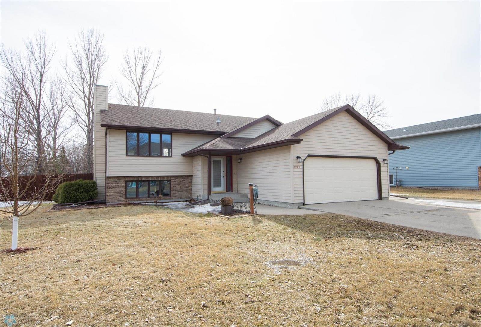 2202 33rd Avenue South, Fargo, ND 58104