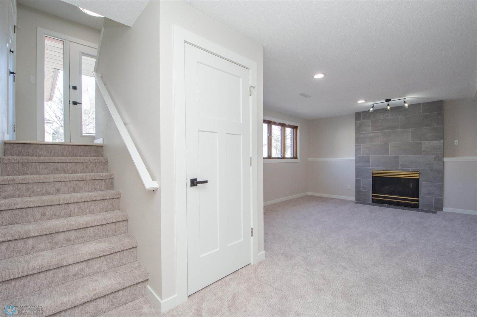 2202 33rd Avenue South, Fargo, ND 58104