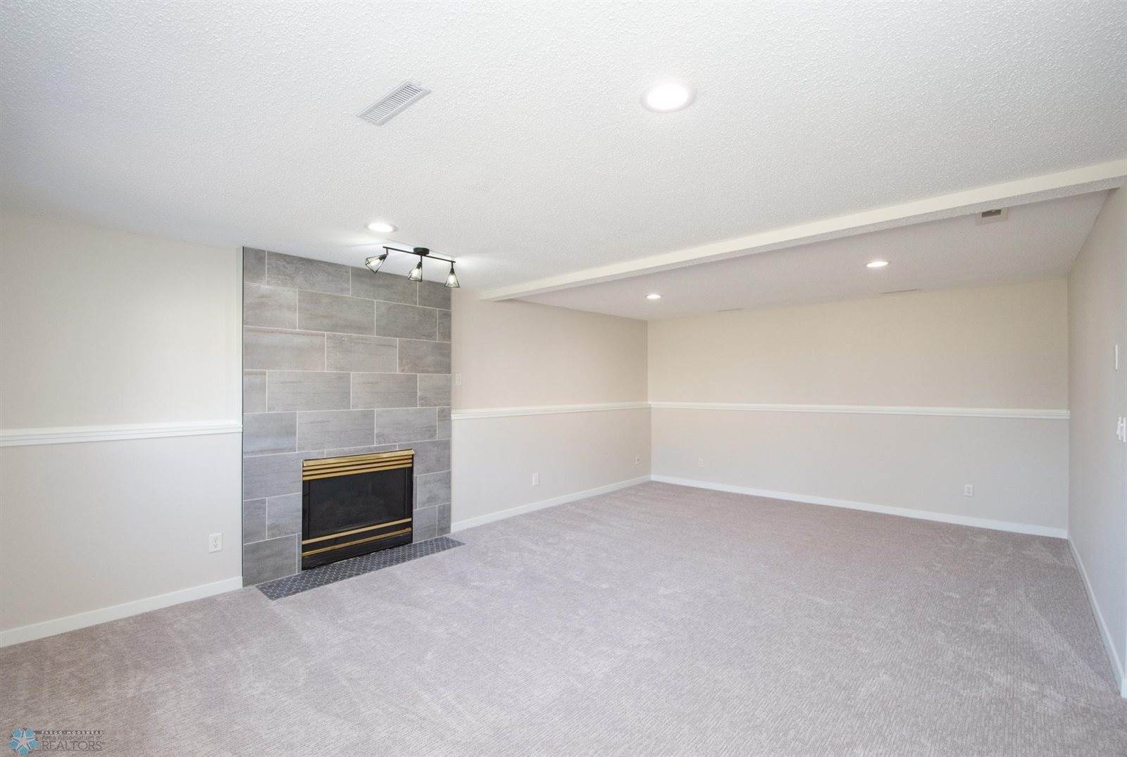 2202 33rd Avenue South, Fargo, ND 58104