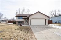2202 33rd Avenue South, Fargo, ND 58104