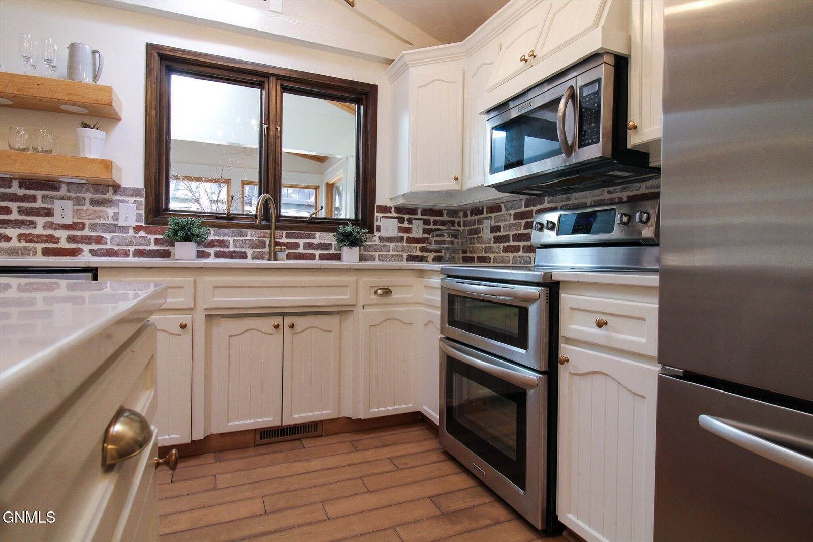 1108 N Parkview Drive, Bismarck, ND 58501