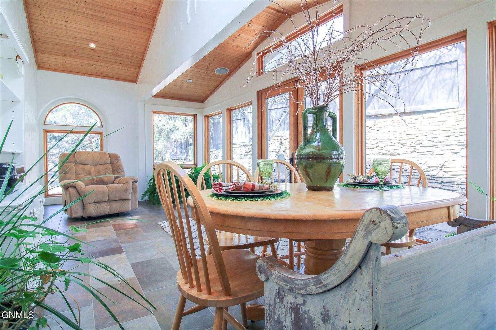 1108 N Parkview Drive, Bismarck, ND 58501