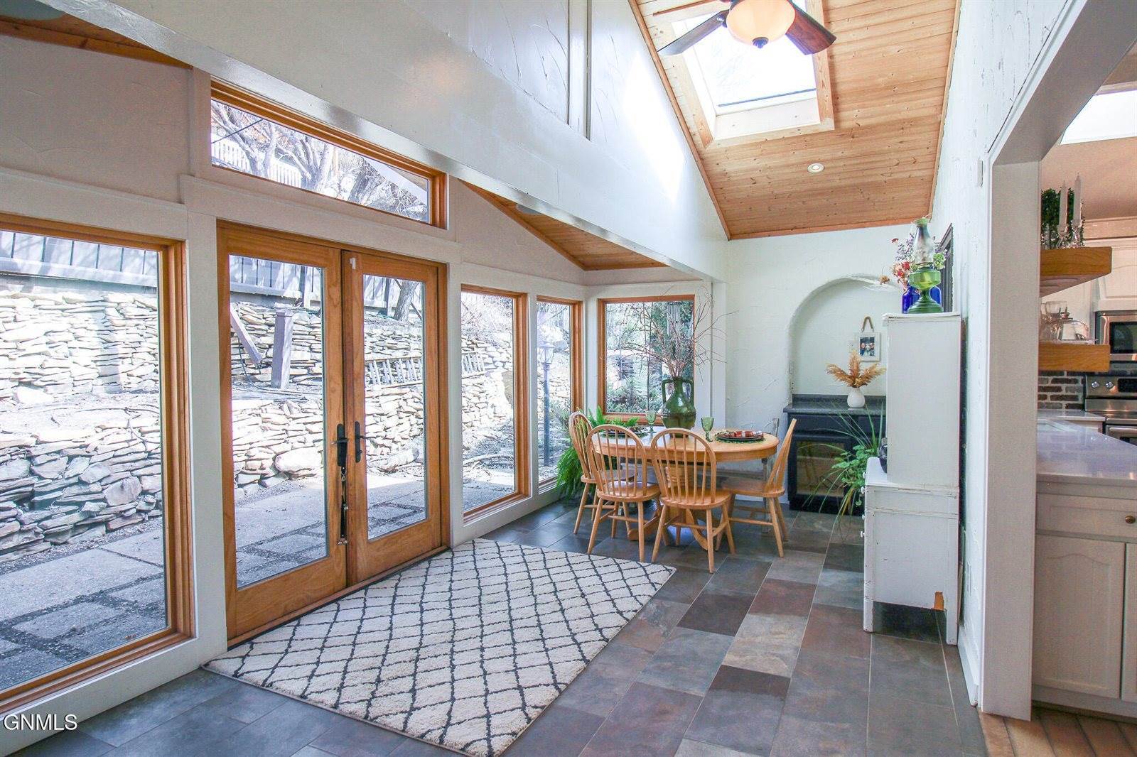 1108 N Parkview Drive, Bismarck, ND 58501