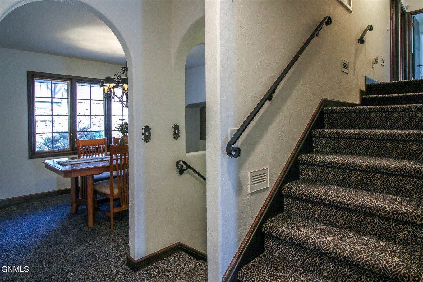 1108 N Parkview Drive, Bismarck, ND 58501