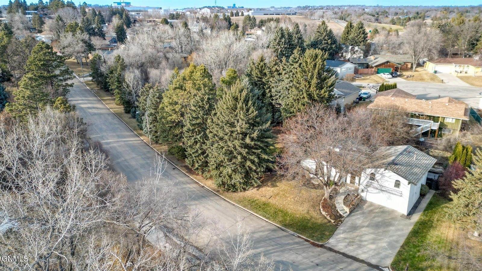 1108 N Parkview Drive, Bismarck, ND 58501