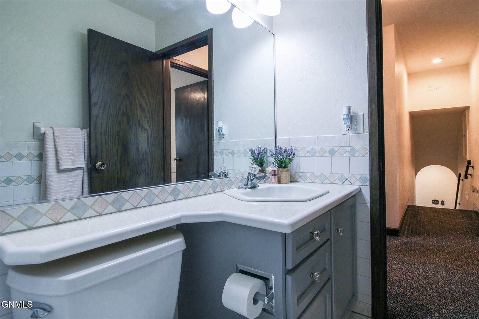 1108 N Parkview Drive, Bismarck, ND 58501