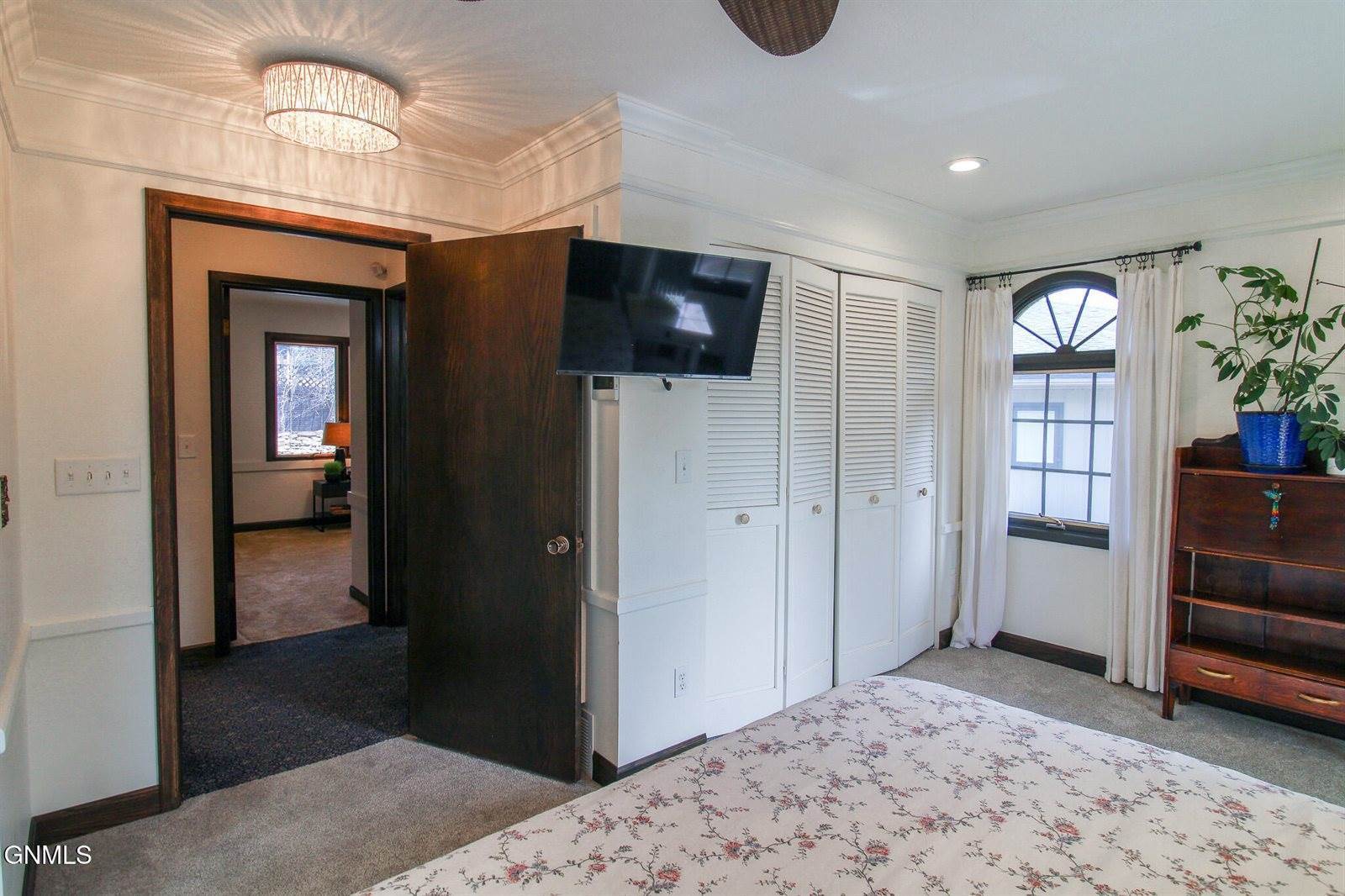 1108 N Parkview Drive, Bismarck, ND 58501