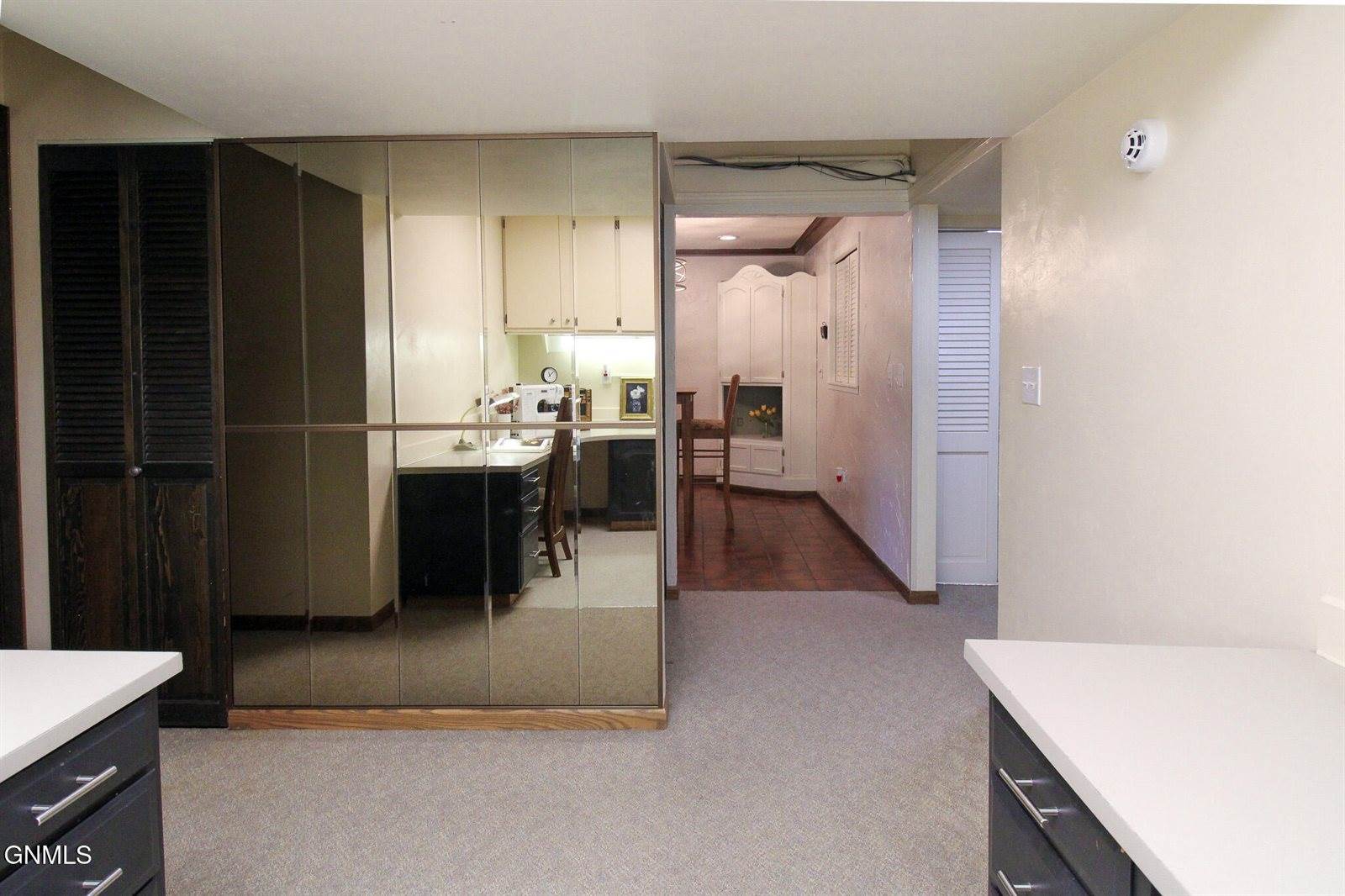 1108 N Parkview Drive, Bismarck, ND 58501