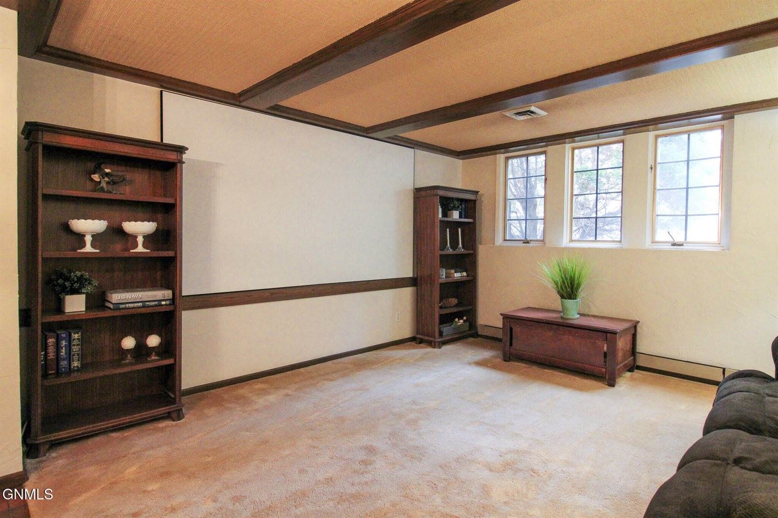 1108 N Parkview Drive, Bismarck, ND 58501