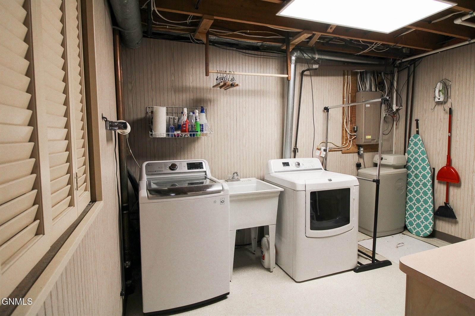 1108 N Parkview Drive, Bismarck, ND 58501