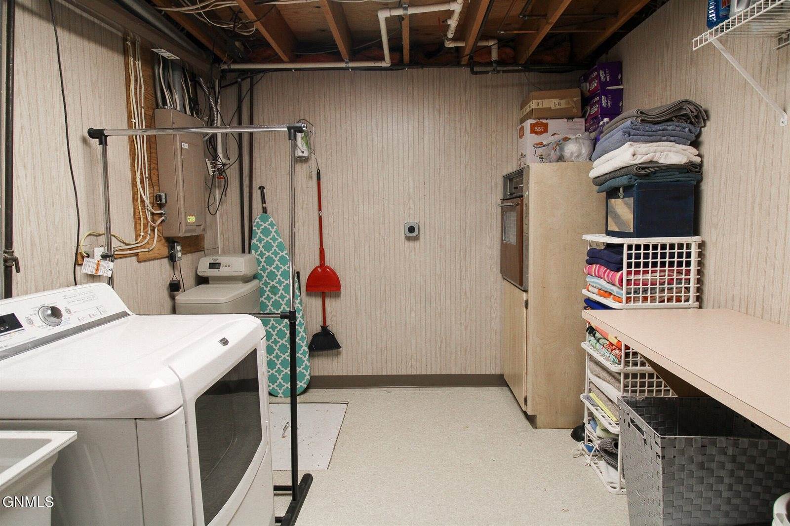 1108 N Parkview Drive, Bismarck, ND 58501