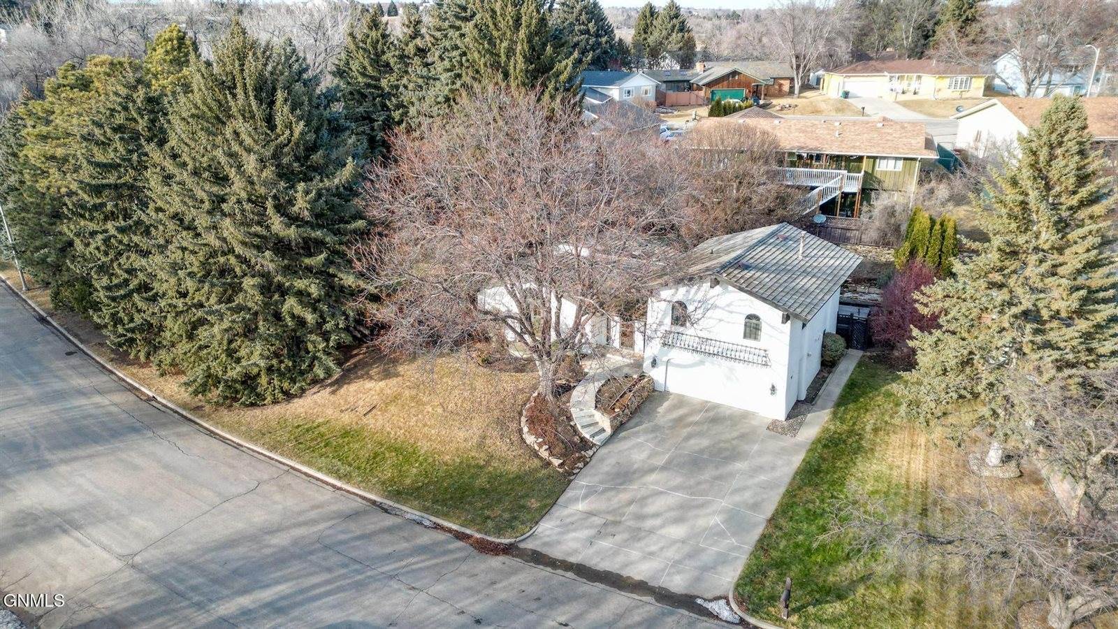 1108 N Parkview Drive, Bismarck, ND 58501