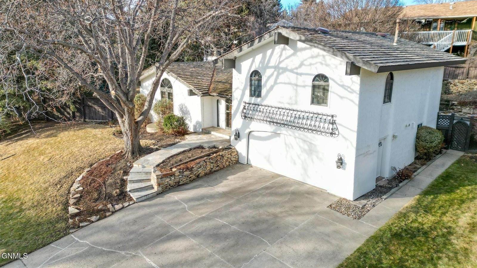 1108 N Parkview Drive, Bismarck, ND 58501