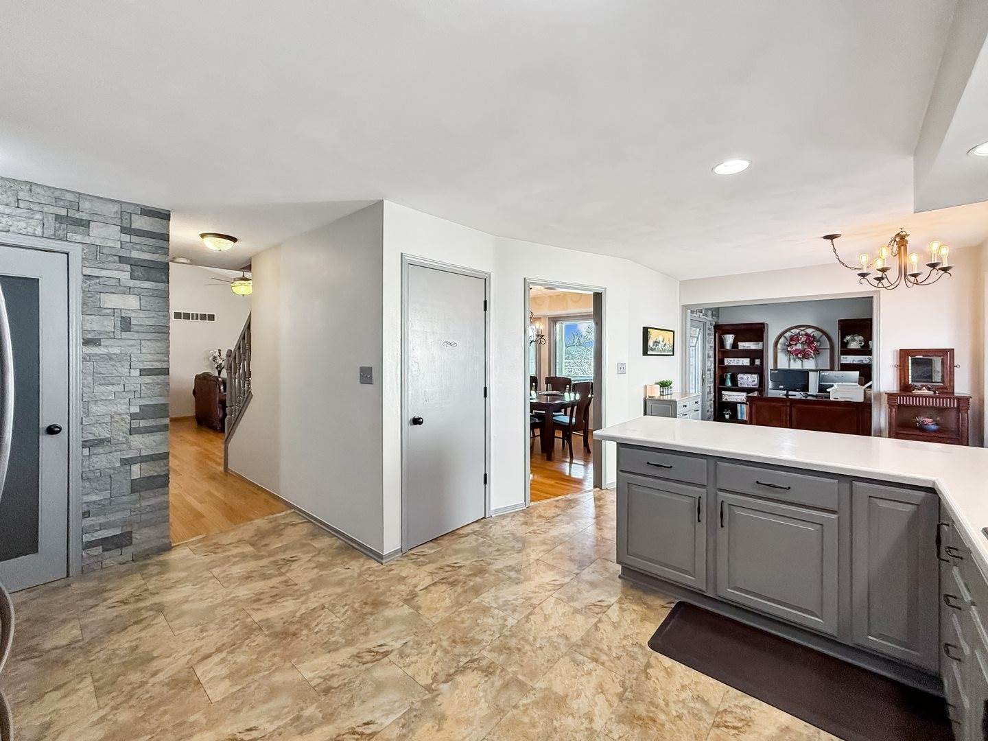 740 South Greenfield Drive, Freeport, IL 61032