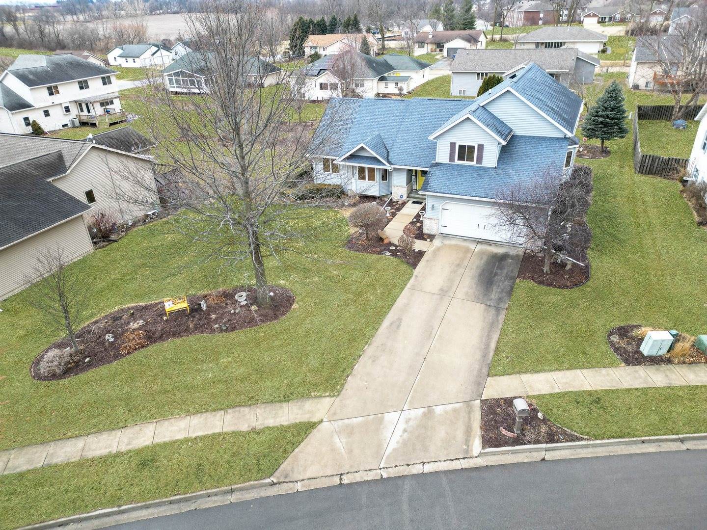 740 South Greenfield Drive, Freeport, IL 61032