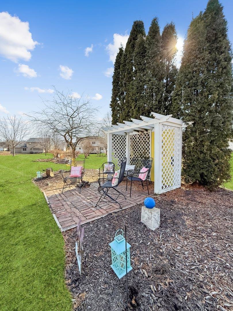 740 South Greenfield Drive, Freeport, IL 61032