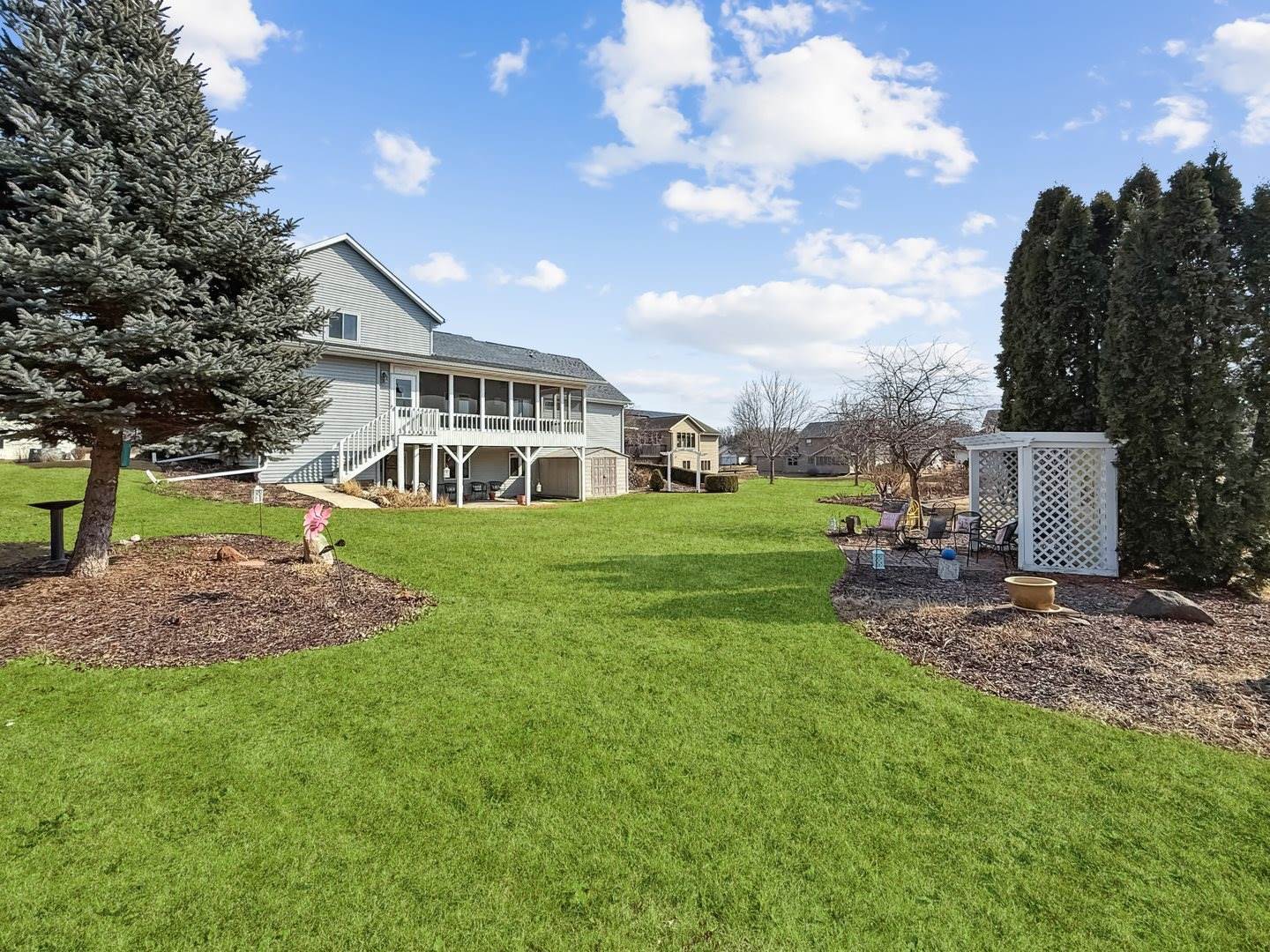 740 South Greenfield Drive, Freeport, IL 61032