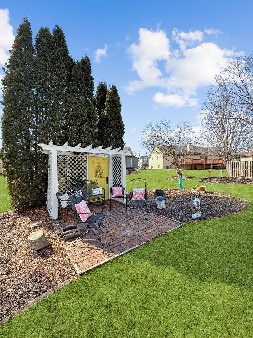 740 South Greenfield Drive, Freeport, IL 61032