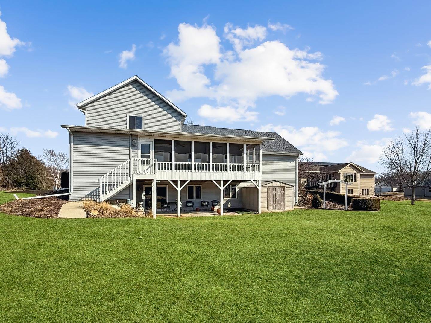 740 South Greenfield Drive, Freeport, IL 61032