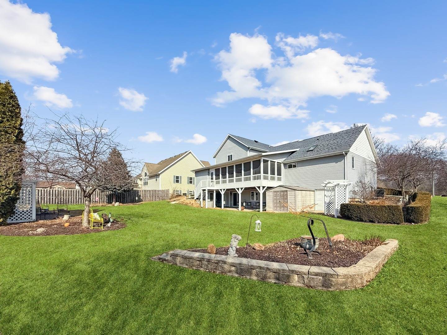 740 South Greenfield Drive, Freeport, IL 61032