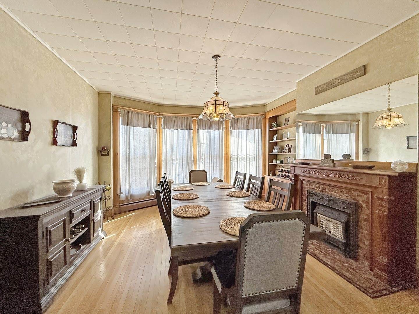 1254 South Carroll Avenue, Freeport, IL 61032