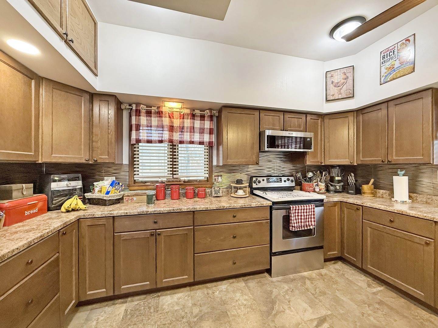 1254 South Carroll Avenue, Freeport, IL 61032