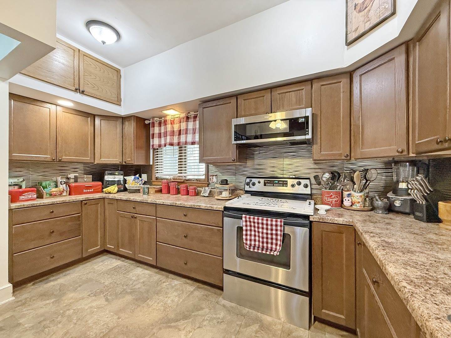 1254 South Carroll Avenue, Freeport, IL 61032