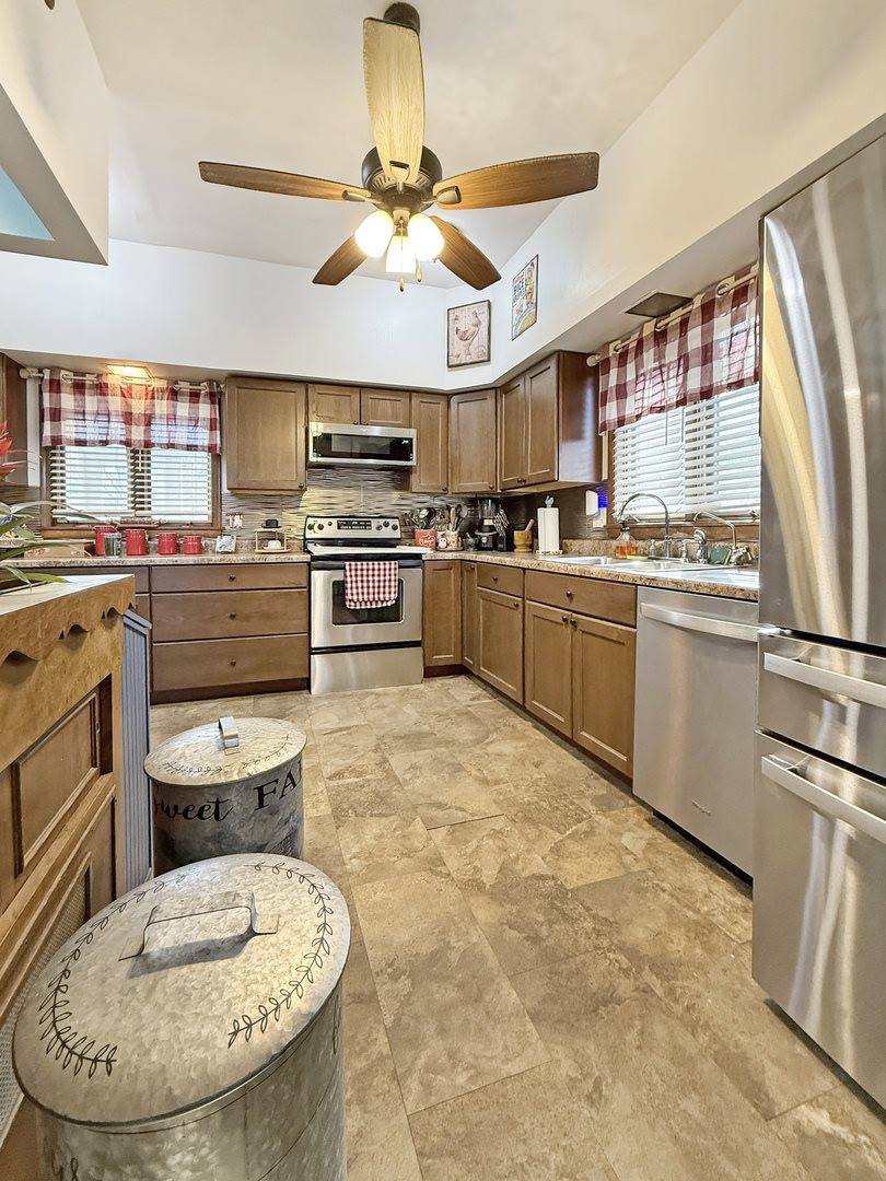 1254 South Carroll Avenue, Freeport, IL 61032