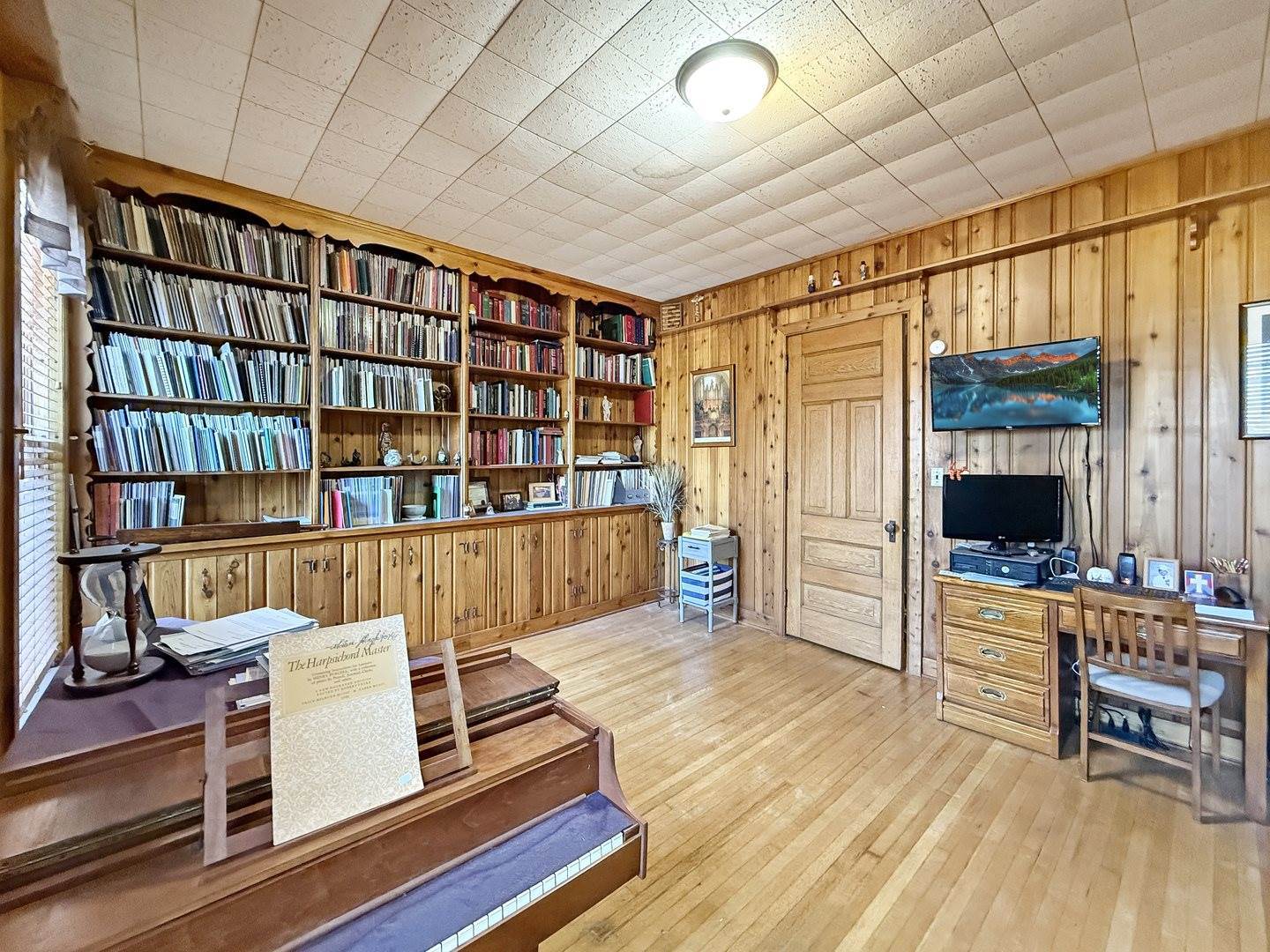 1254 South Carroll Avenue, Freeport, IL 61032