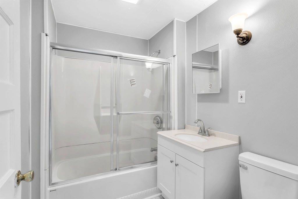171 Massasoit St, Springfield, MA 01107