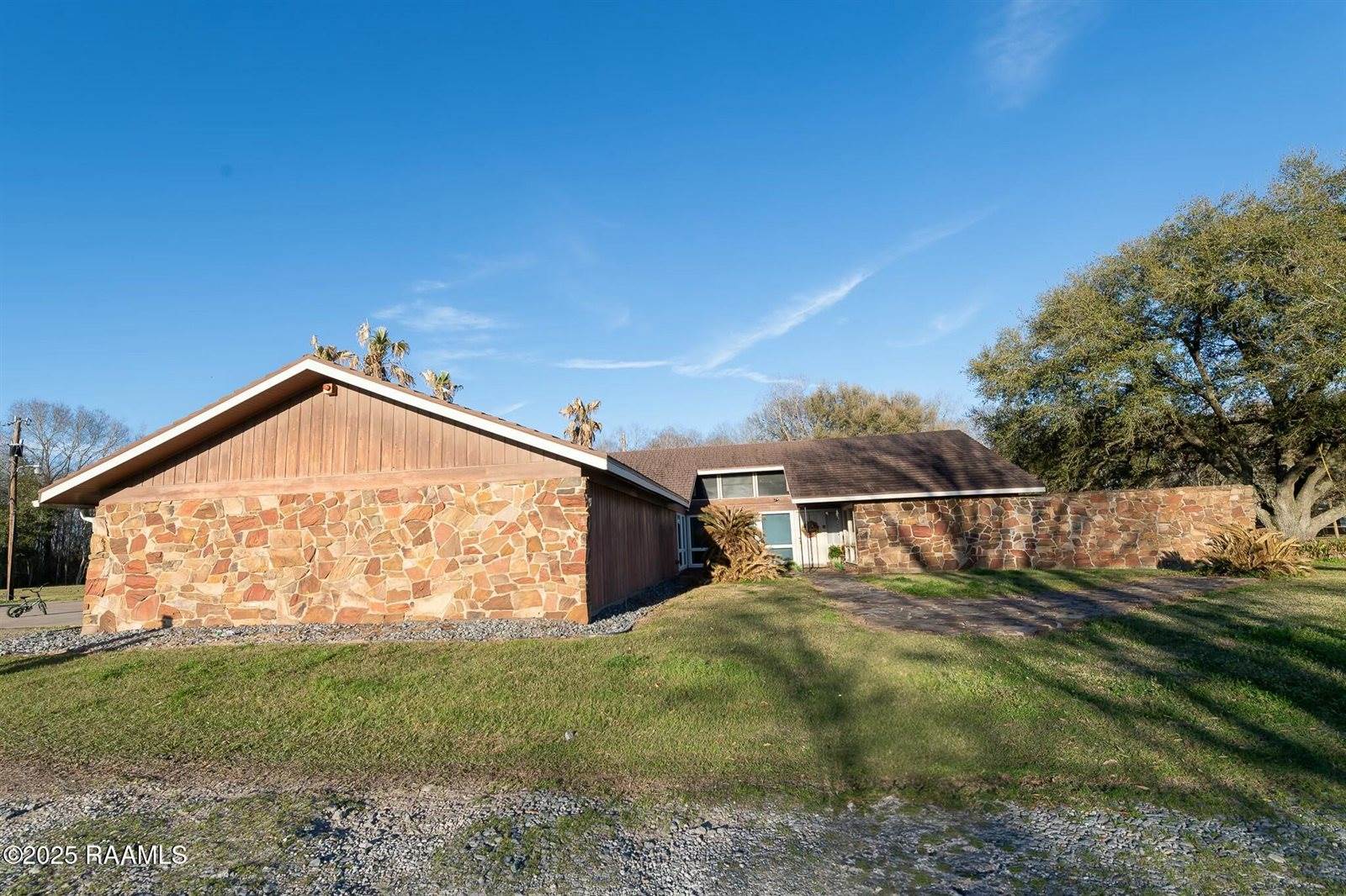 2675 Pine Point Road, Ville Platte, LA 70586