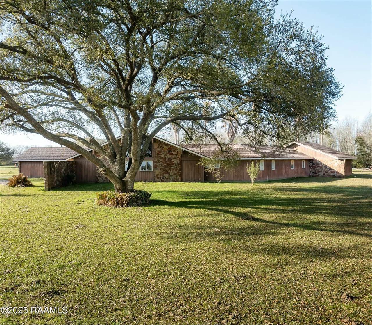 2675 Pine Point Road, Ville Platte, LA 70586