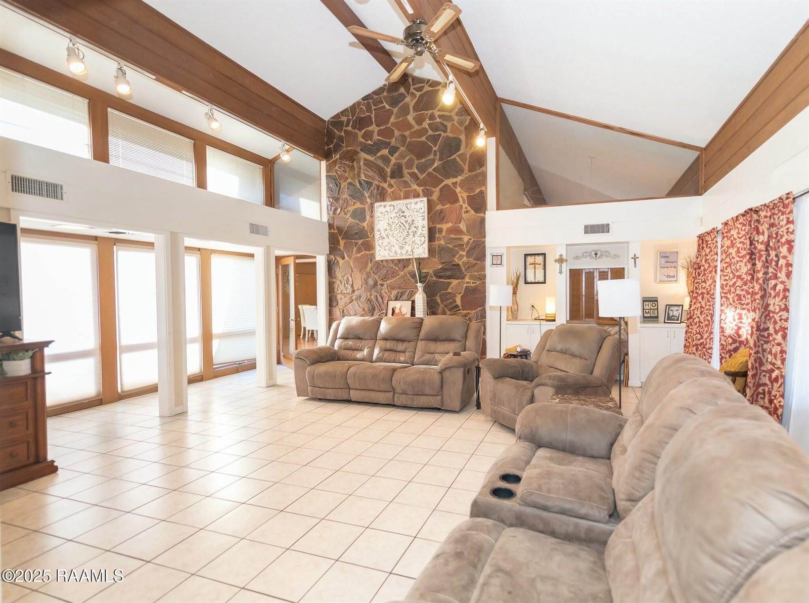 2675 Pine Point Road, Ville Platte, LA 70586