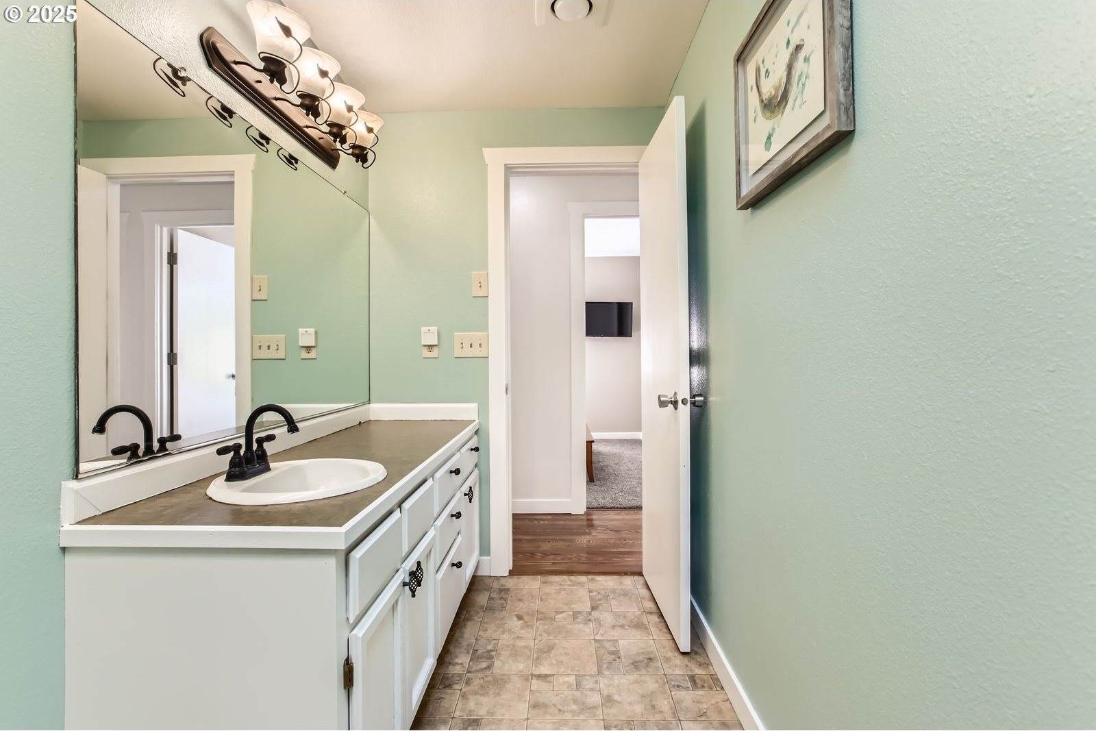 1415 SW 28TH St, Troutdale, OR 97060