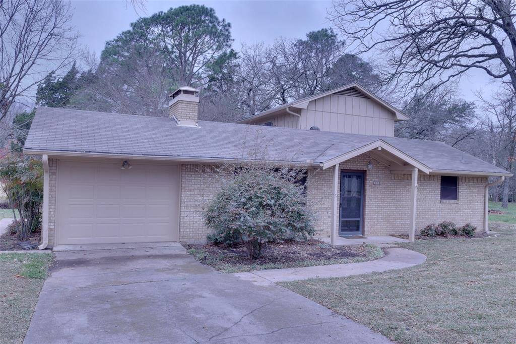 108 Crestwood Circle, Enchanted Oaks, TX 75156