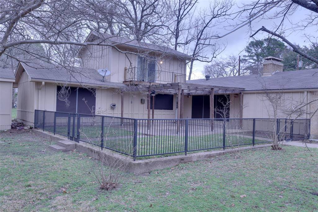 108 Crestwood Circle, Enchanted Oaks, TX 75156