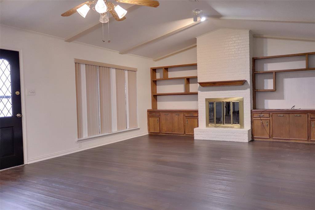 108 Crestwood Circle, Enchanted Oaks, TX 75156