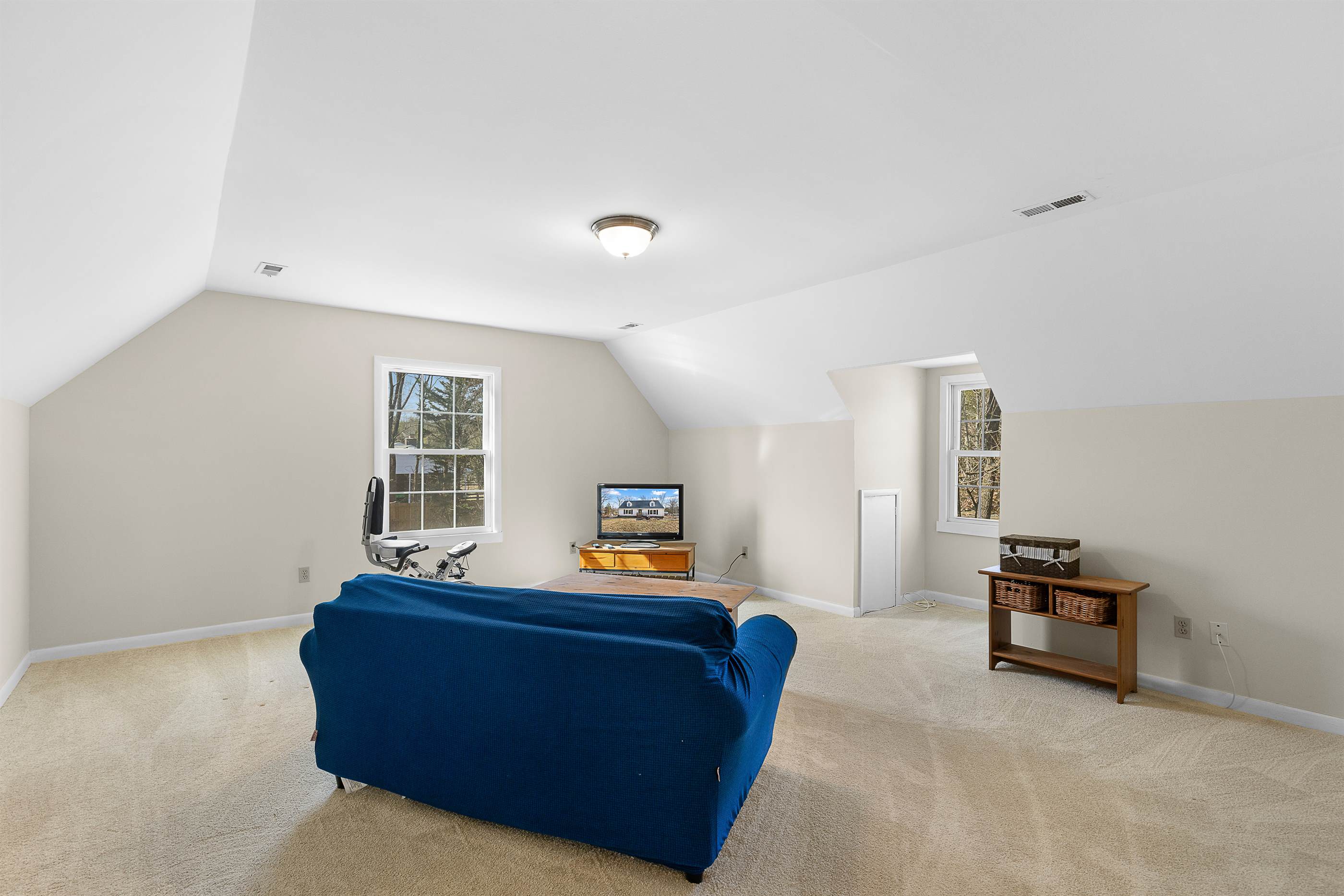 8301 Kines Rd, Warrenton, VA 20187