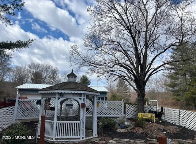 9 Hampton Road, Kingwood, NJ 08825