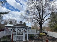 9 Hampton Road, Kingwood, NJ 08825