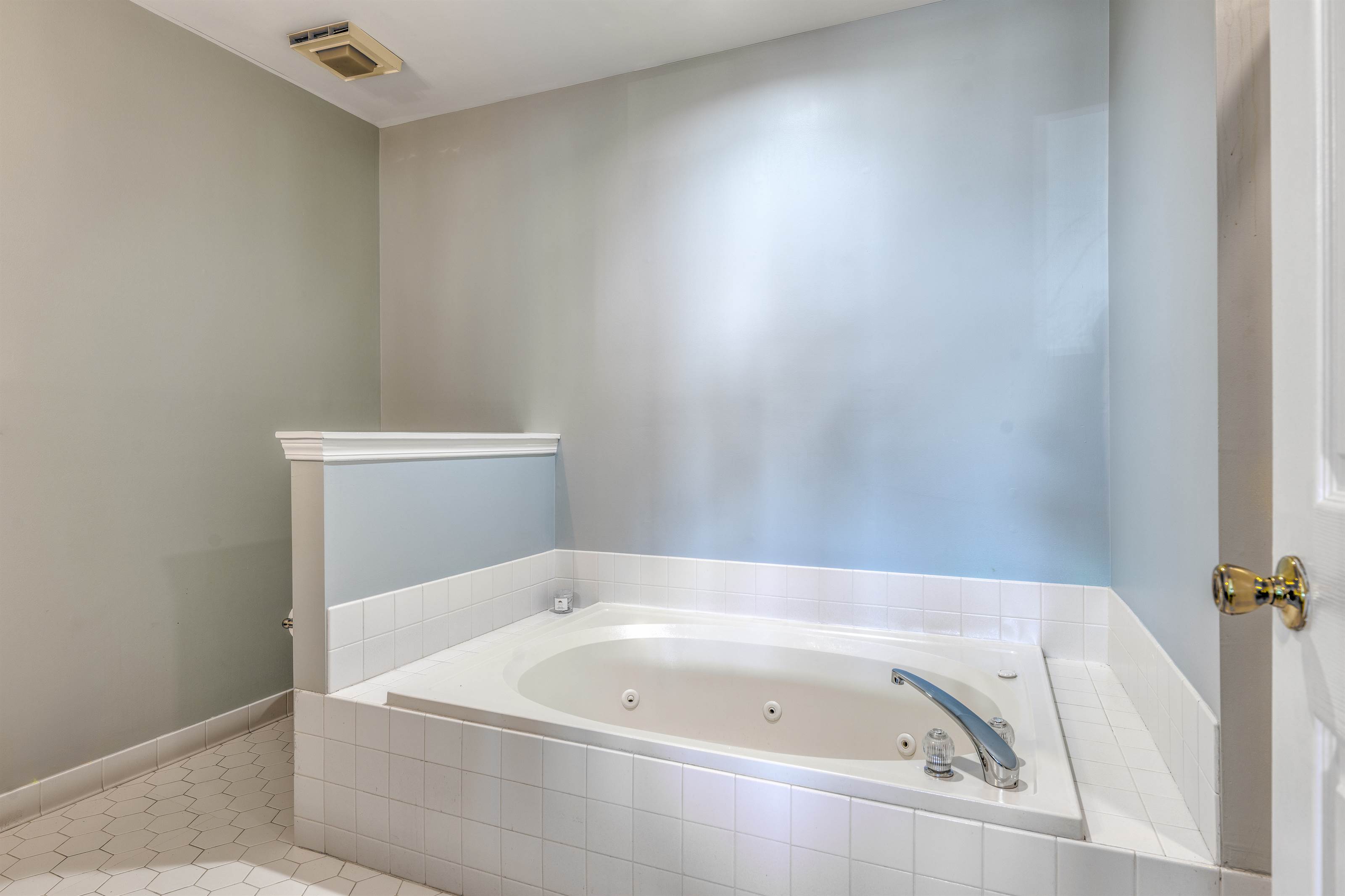 223 Azalea Ct, Toms River, NJ 08753