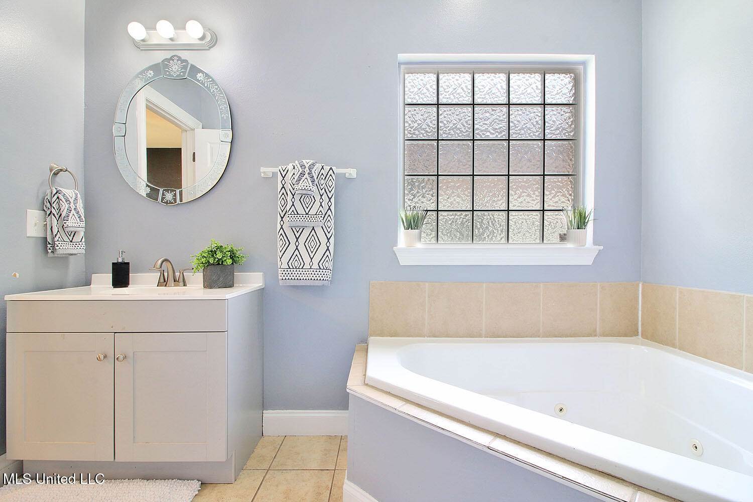 6008 East Jackson Street, Bay Saint Louis, MS 39520