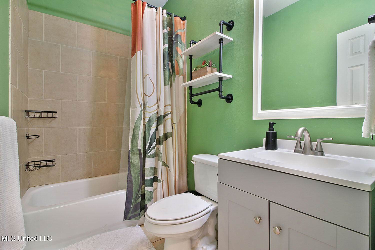 6008 East Jackson Street, Bay Saint Louis, MS 39520