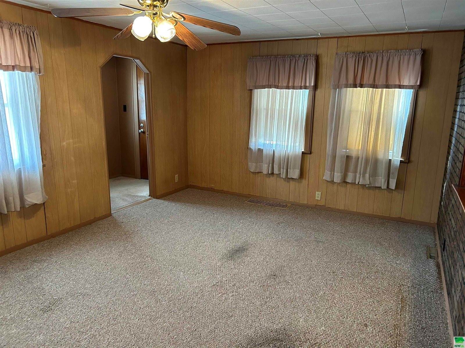 2744 S Lemon St., Sioux City, IA 51106